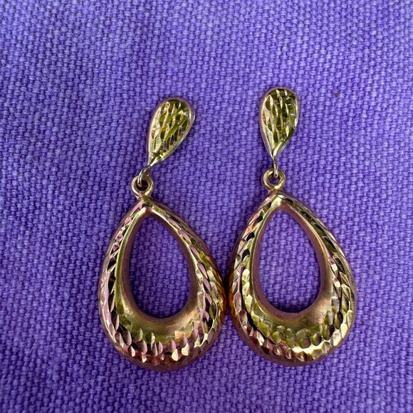 Elegant 14k Gold Teardrop Earrings - Picture 1 of 12